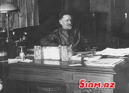 Kalininin SEKS KABİNETİ: iş masasında azyaşlı qızlarla intim oyunu və... - FOTO Kalininin SEKS KABİNETİ: iş masasında azyaşlı qızlarla intim oyunu və... - FOTO