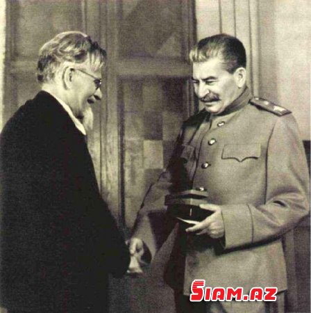 Kalininin SEKS KABİNETİ: iş masasında azyaşlı qızlarla intim oyunu və... - FOTO Kalininin SEKS KABİNETİ: iş masasında azyaşlı qızlarla intim oyunu və... - FOTO