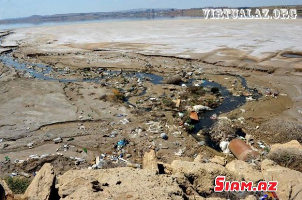 Masazırın duz gölünə axan çirkab suları, leş qoxusu