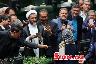İran deputatlarının şorgözlüyü: Avropalı sarışın diplomat xanımla… – FOTOLAR
