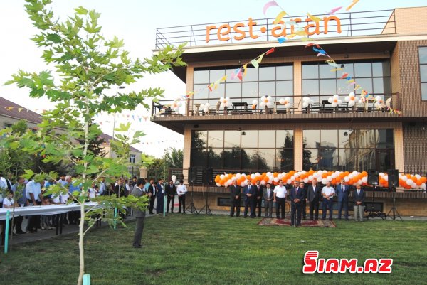 Biləsuvarın başçısı parkı satıb “Rest-aran” açdı - Fotolar