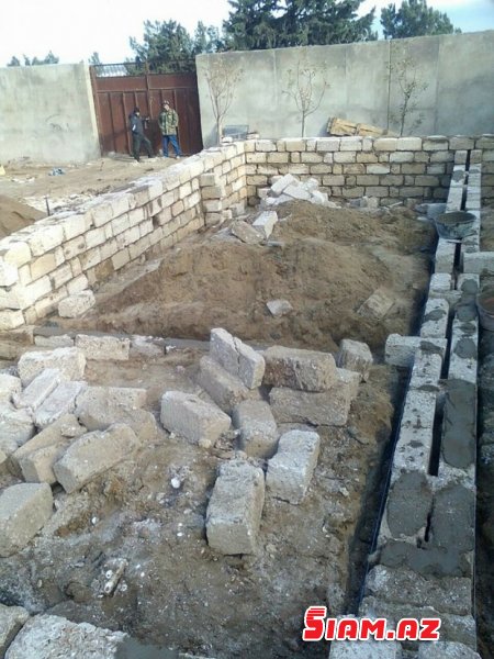 Bakıda 2.5 hektarlıq meşənin ələ keçirilməsi: ərazidə villa tikintisi başladı Bakıda 2.5 hektarlıq meşənin ələ keçirilməsi: ərazidə villa tikintisi başladı